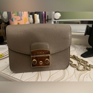 - Bundle Furla Cross body gold chain
